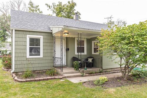 5504 Glenwood St, Mission, KS, 66202-2557 | Card Image