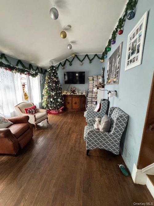 15 Foley Pl, Huntingtn Sta, NY, 11746-3109 | Card Image