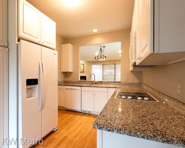 908 Upper Scotsborough Way, Condo with 2 bedrooms, 2 bathrooms and null parking in Bloomfield Twp MI | Image 7