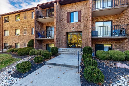 5442 Bluesky Dr, Cincinnati, OH, 45247-6440 | Card Image