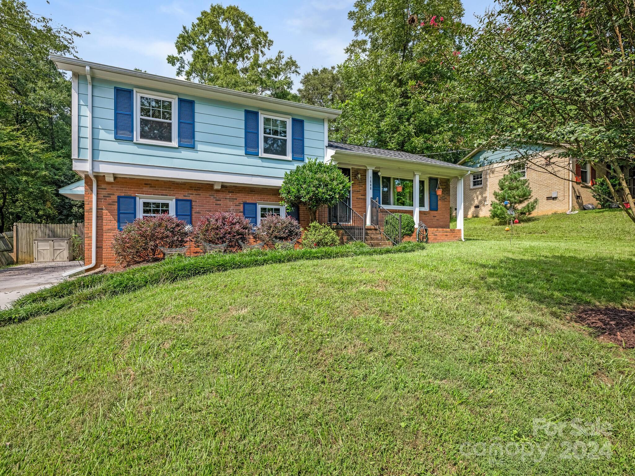 Thorncliff Dr, Charlotte, NC 28210