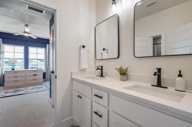 Jack and Jill bathroom between 4th and 5th bedroom. | Image 31