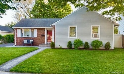 10 Nehring Ave, Babylon, NY, 11702-2412 | Card Image