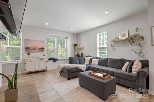 4113 Edenborn Ln, Charlotte, NC, 28208-6365 | Card Image