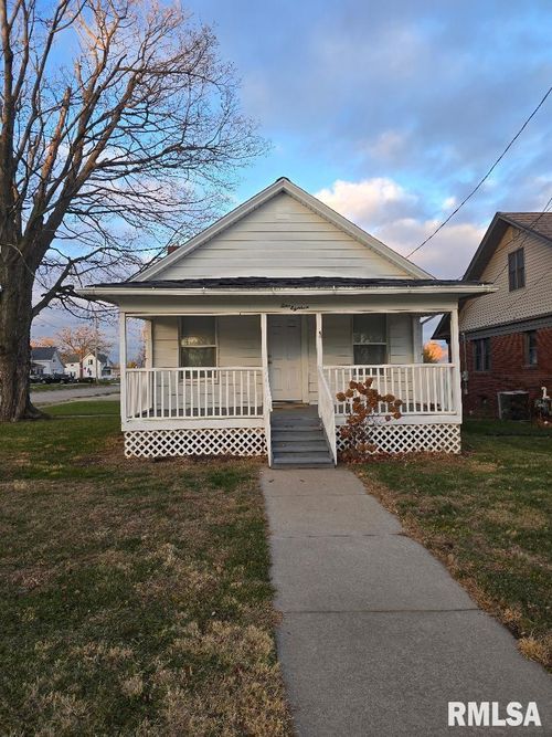 418 19th Ave N, Clinton, IA, 52732-2133 | Card Image