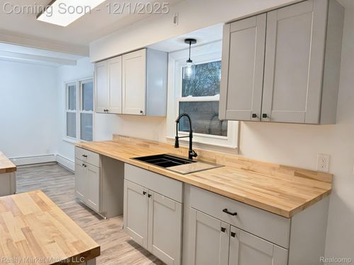 2142 Farnsworth Rd, Lapeer, MI, 48446-8612 | Card Image