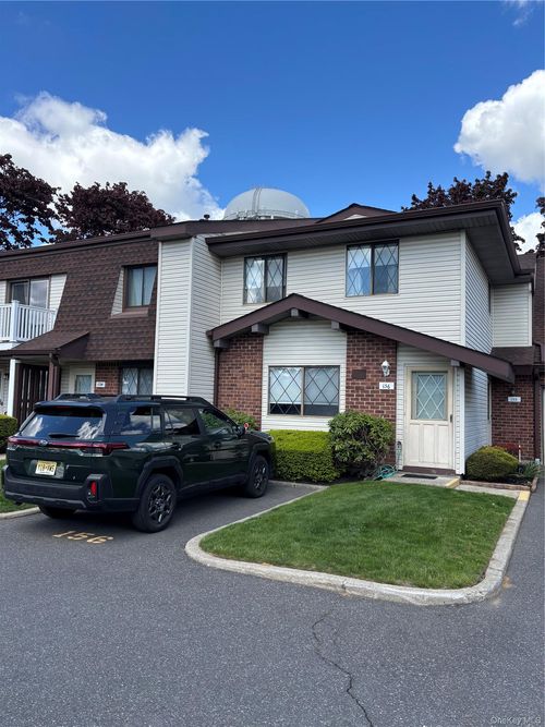 156-156 W Cambridge Drive E, Babylon, NY, 11726 | Card Image