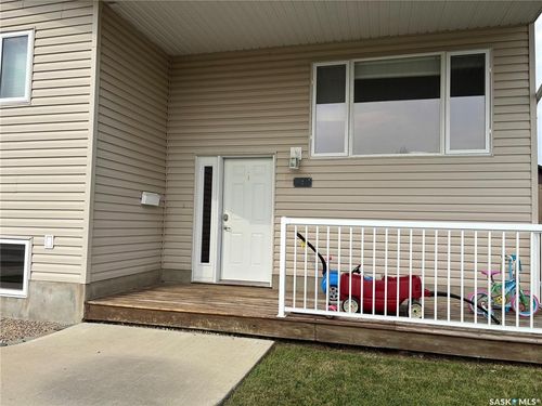 813 Lochwood Pl, Swift Current, SK, S9H4W9 | Card Image