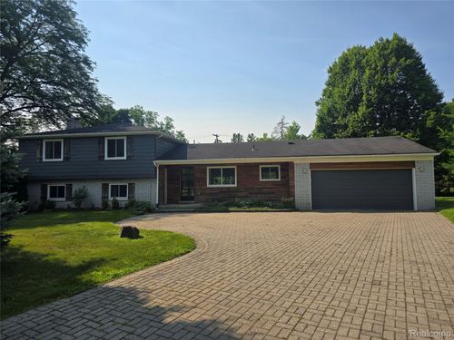 24697 S Cromwell Dr, Franklin, MI, 48025-1646 | Card Image