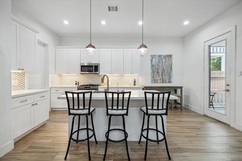 5021 Creekmont Dr, Houston, TX, 77091-5141 | Card Image