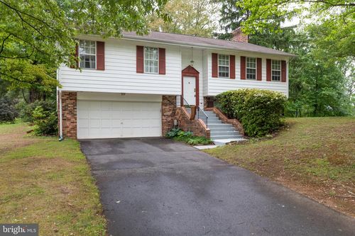 10535 Brevity Dr, GREAT FALLS, VA, 22066-1729 | Card Image