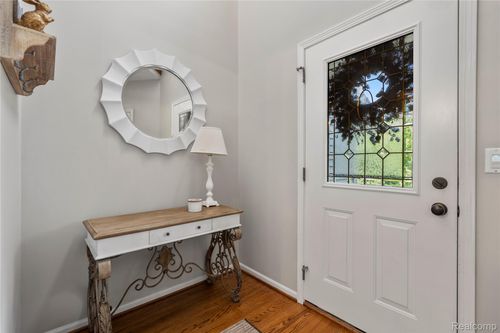 6535 Ridgeview Dr, Clarkston, MI, 48346-4452 | Card Image