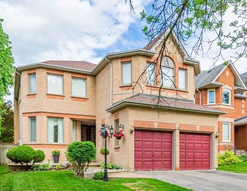 10 Chiswick Cres, Aurora, ON, L4G6N9 | Card Image