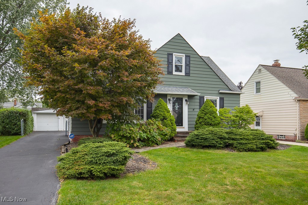 Gilbert Dr, Cleveland, OH 44124
