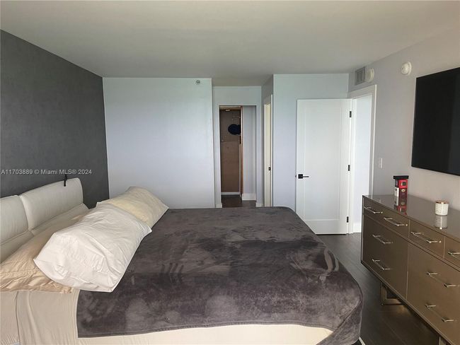 APT-1409 - 2555 Collins Ave, Condo with 2 bedrooms, 2 bathrooms and null parking in Miami Beach FL | Image 36