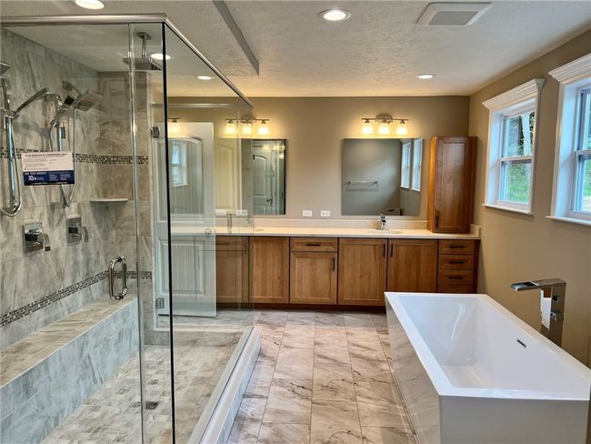 Luxurious Master bathroom | Image 18