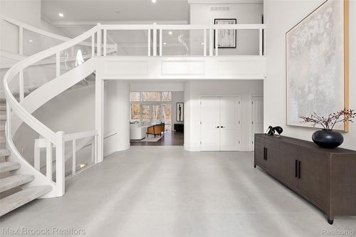 7515 Hiddenbrook Ln, Bloomfield Hills, MI, 48301-3503 | Card Image