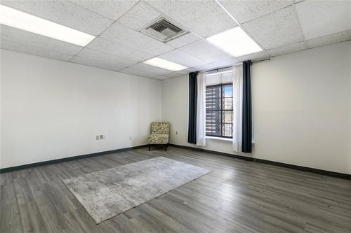4b-2325 Severn Avenue, Metairie, LA, 70001 | Card Image