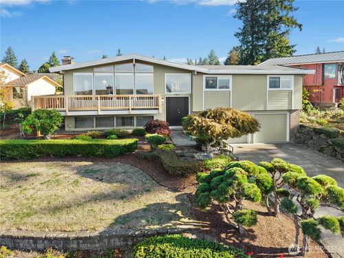4460 141st Ave Se, Bellevue, WA, 98006-2310 | Card Image