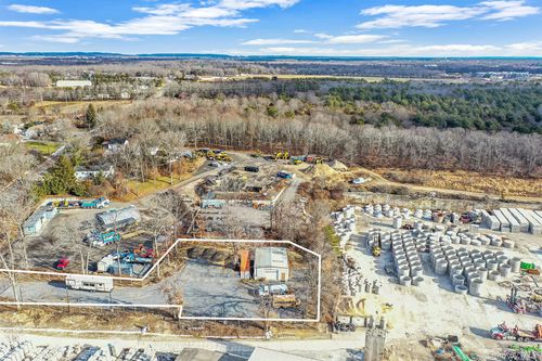 1807 Middle Rd, Calverton, NY, 11933-1450 | Card Image