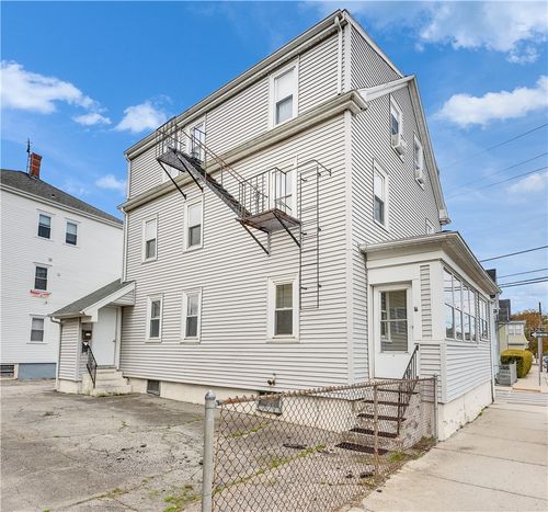 221 State St, Bristol, RI, 02809-3287 | Card Image