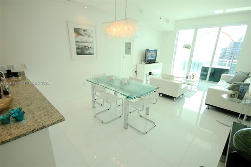 4701-950 Brickell Bay Dr, Miami, FL, 33131-3931 | Card Image
