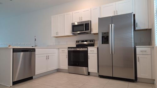 3230-3230 Skyline Loop, Kissimmee, FL, 34758-7417 | Card Image