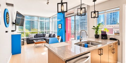 702-1211 Melville St, Vancouver, BC, V6E0A7 | Card Image