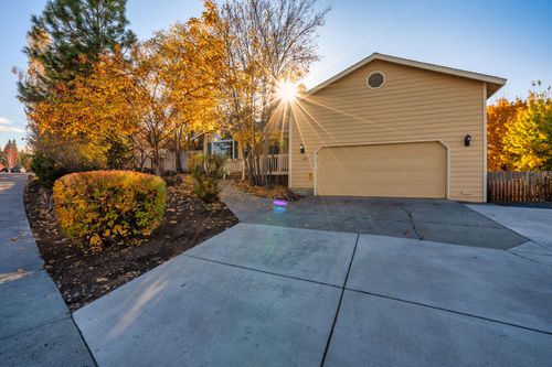 2883 Ne Baroness Place, Bend, OR, 97701 | Card Image