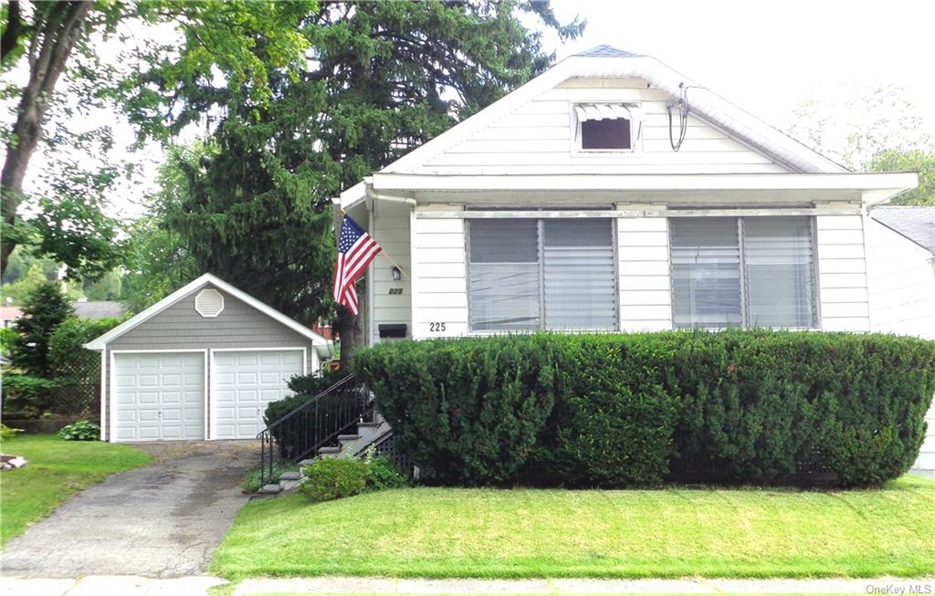 Wells St, Peekskill, NY 10566