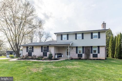 680 Hope Dr, NAZARETH, PA, 18064-8873 | Card Image
