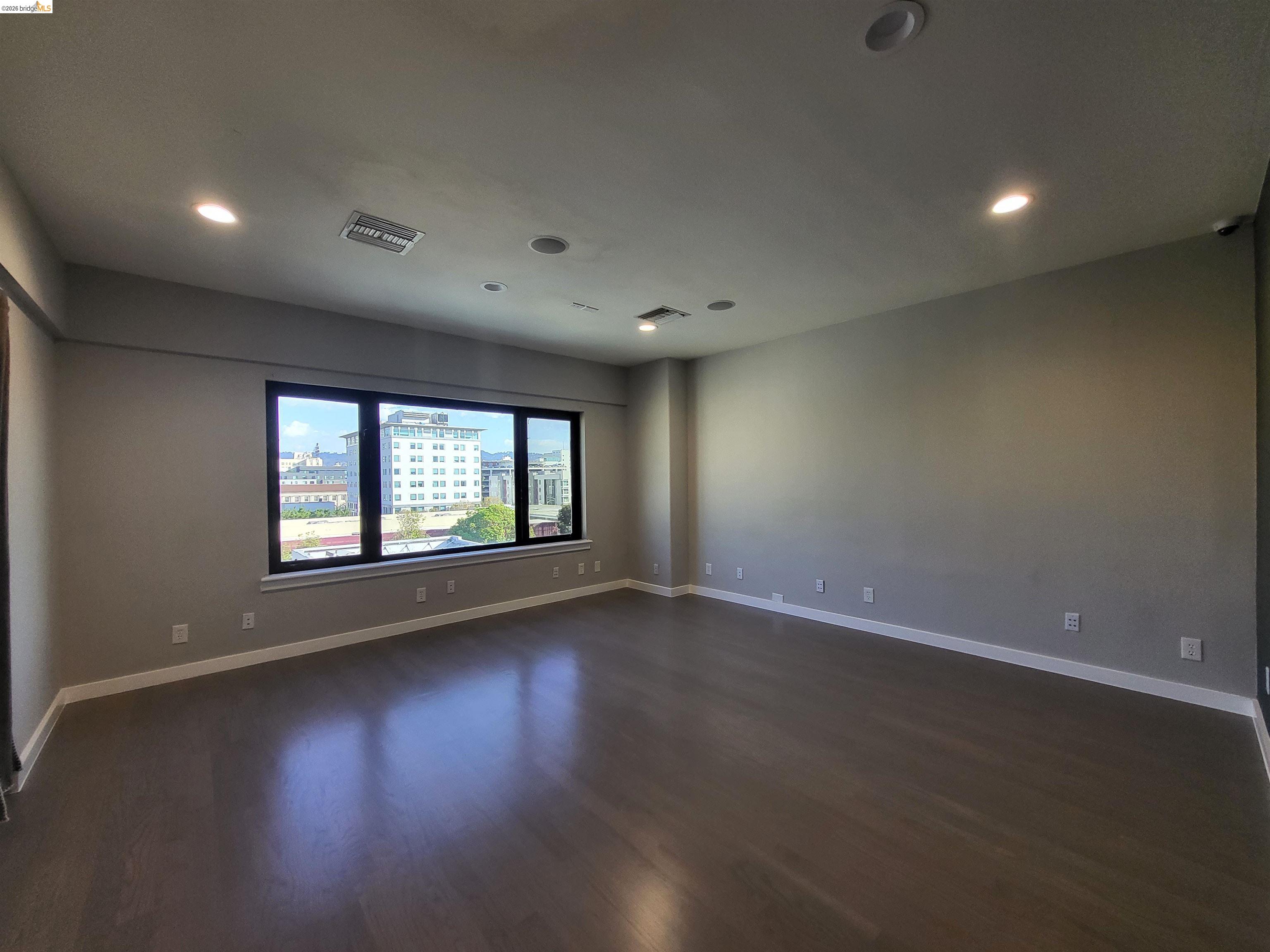 Commercial Lease in Oakland 4
