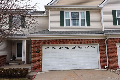 9-10139 Ridge Run St, Howell, MI, 48855-6324 | Card Image