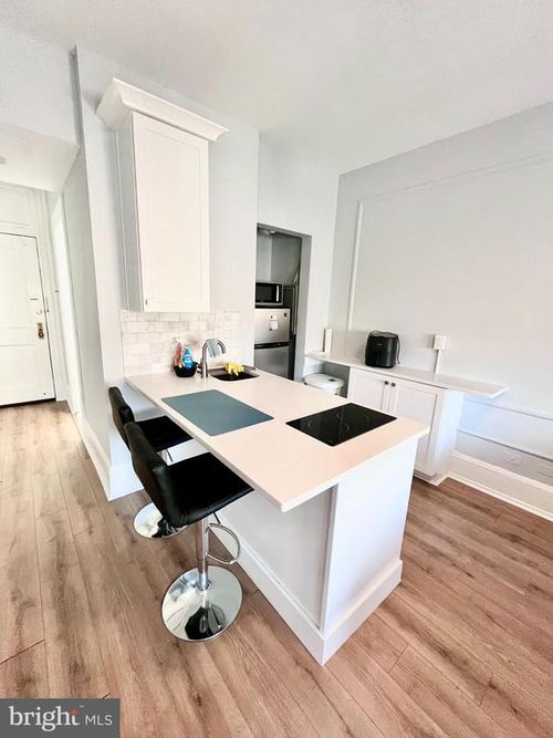 apt-1410-1324 Locust St, PHILADELPHIA, PA, 19107-5653 | Card Image