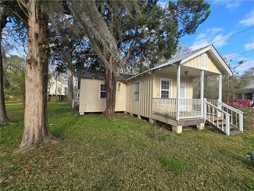 100 3rd St, Madisonville, LA, 70447-3913 | Card Image