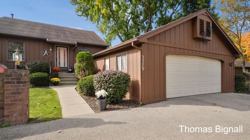 3379 Se Old Kent Road Se, Kentwood, MI, 49512 | Card Image
