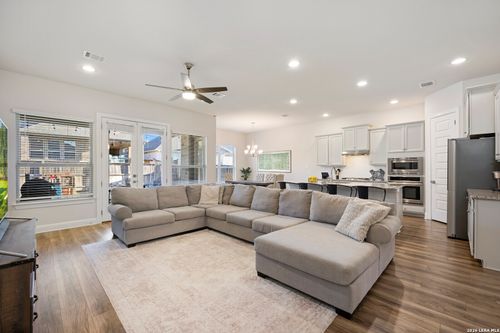 222 Sigel Ave, New Braunfels, TX, 78132-0014 | Card Image