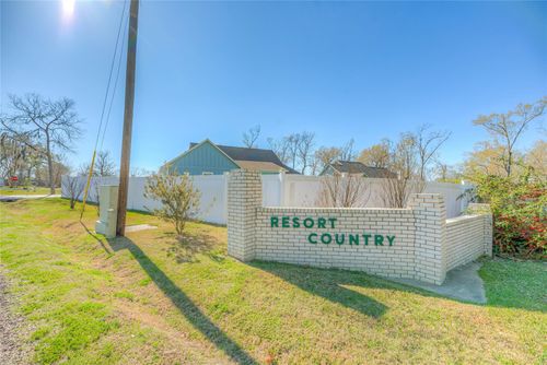 276 Resort Dr, Livingston, TX, 77351-5136 | Card Image