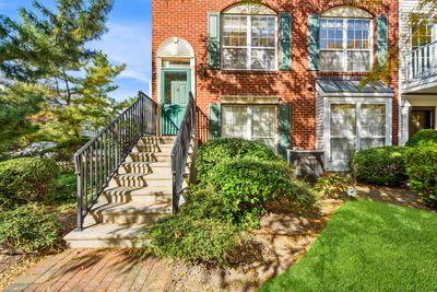 1 Droyers Pointe Blvd, Condo with 2 bedrooms, 3 bathrooms and null parking in JC, West Bergen NJ | Image 2