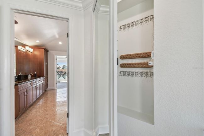 Entranceway to primary ensuite | Image 50