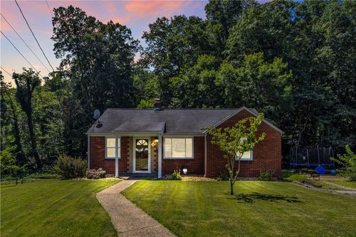 19 Forest Ave, Greensburg, PA, 15601-1705 | Card Image