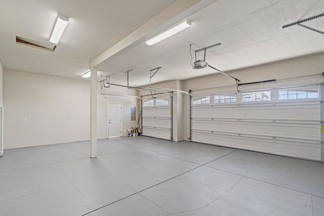 Three-car garage | Image 49