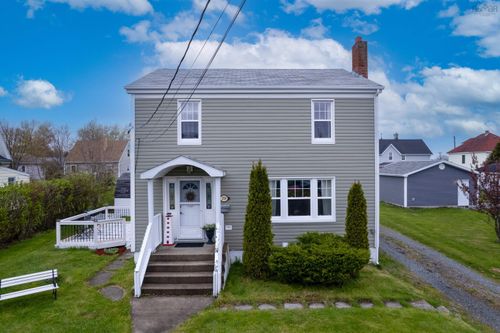 379 Smith Street, New Waterford, NS, B1H3R3 | Card Image