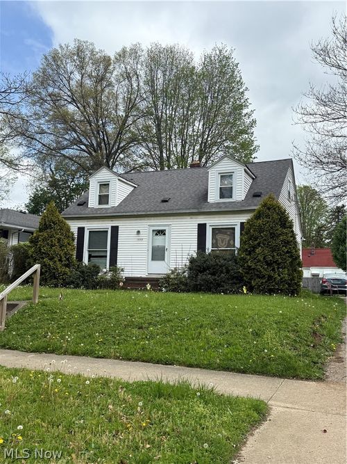 1055 Frederick Blvd, Akron, OH, 44320-2609 | Card Image
