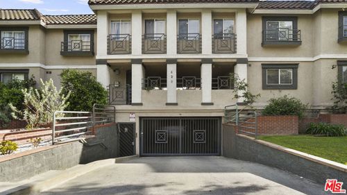 apt-11-420 Riverdale Dr, Glendale, CA, 91204-4818 | Card Image