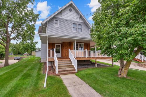 233 W Sumner Street, Hartford, WI, 53027 | Card Image