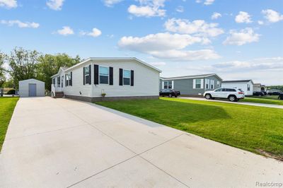 57085 Windmill Lane, Home with 3 bedrooms, 2 bathrooms and null parking in Lenox Twp MI | Image 3