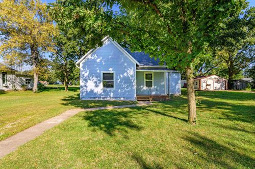 210 S Cedar St, Marion, KS, 66861-1328 | Card Image