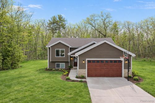 3249 Centennial Oak Dr, Hamilton, MI, 49419-9660 | Card Image