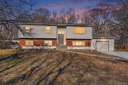 129 Vails Gate Heights Dr, New Windsor, NY, 12553-8547 | Card Image